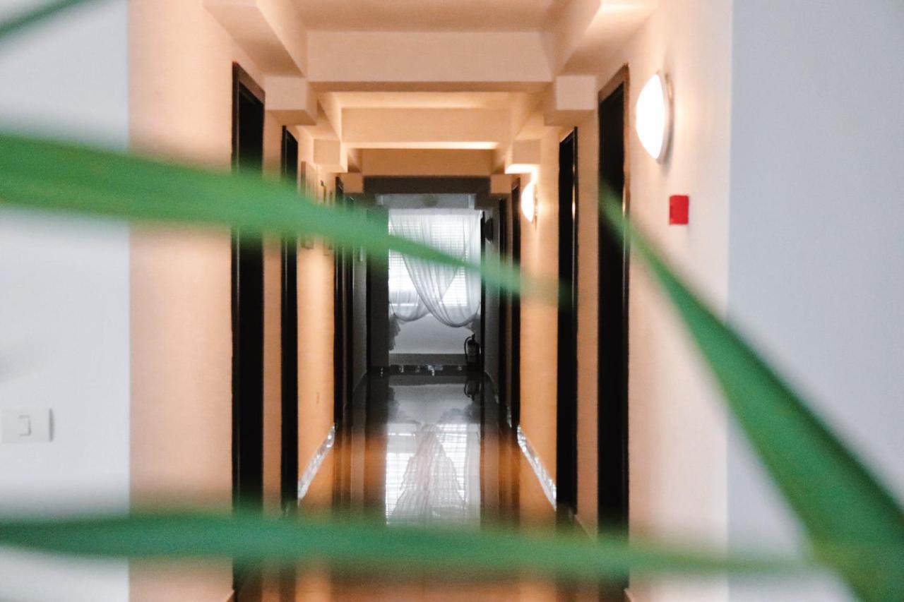 Hotel Victory ママイア エクステリア 写真