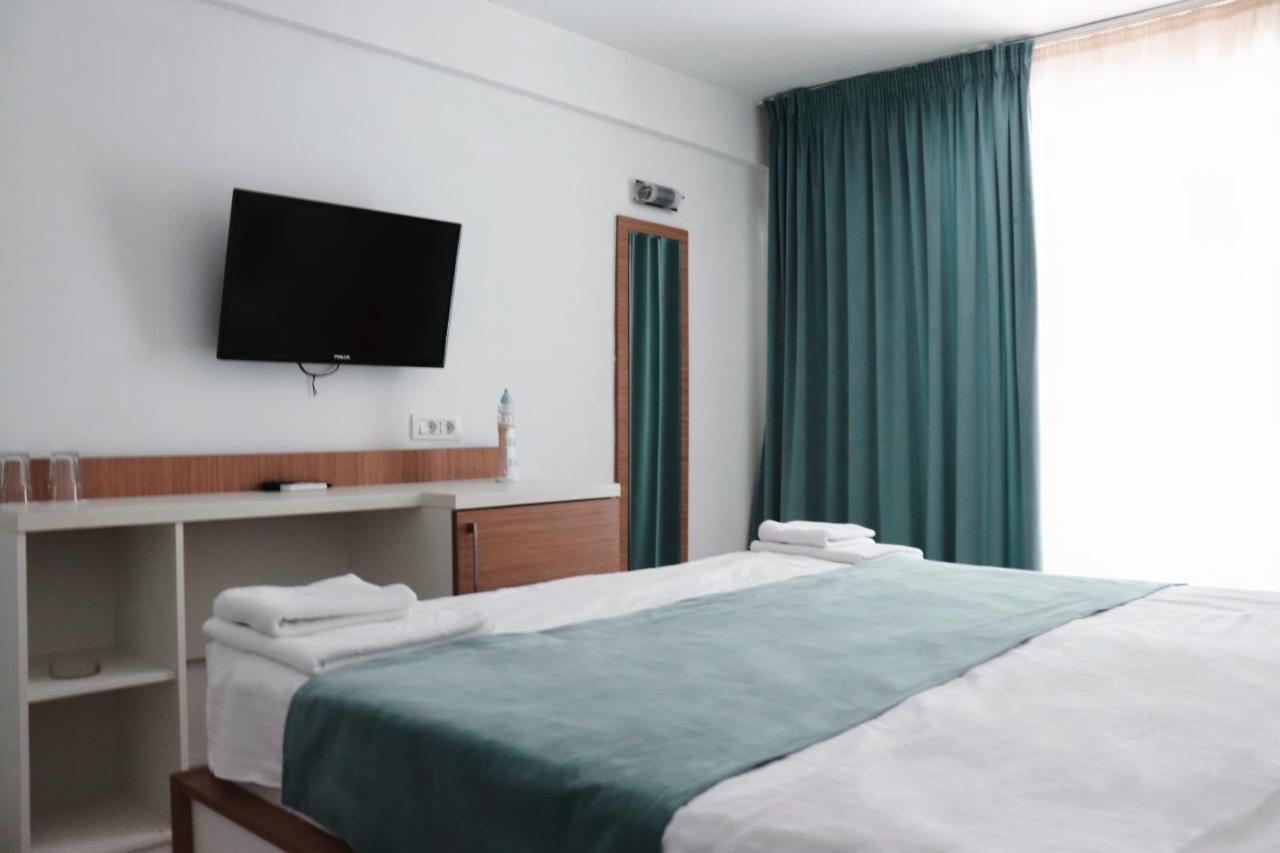 Hotel Victory ママイア エクステリア 写真